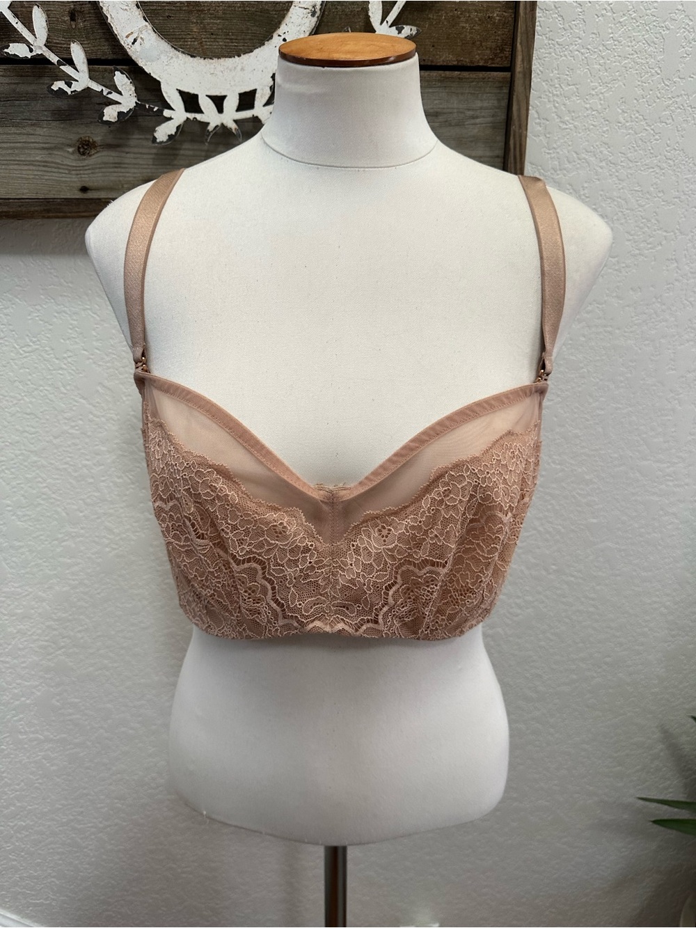 Victoria’s Secret Nude Lace Strapless Bra with Convertible Straps size 38DDD